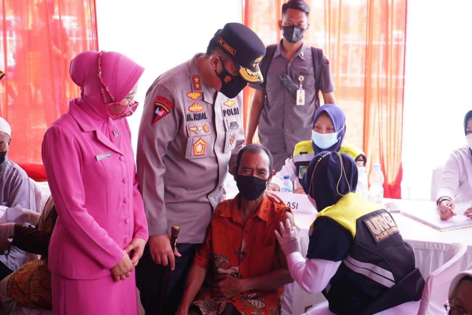 Dukungan Masyarakat Bukti Nyata Kecintaan Terhadap Polri, Kapolda Riau : Layani Tanpa Pamrih