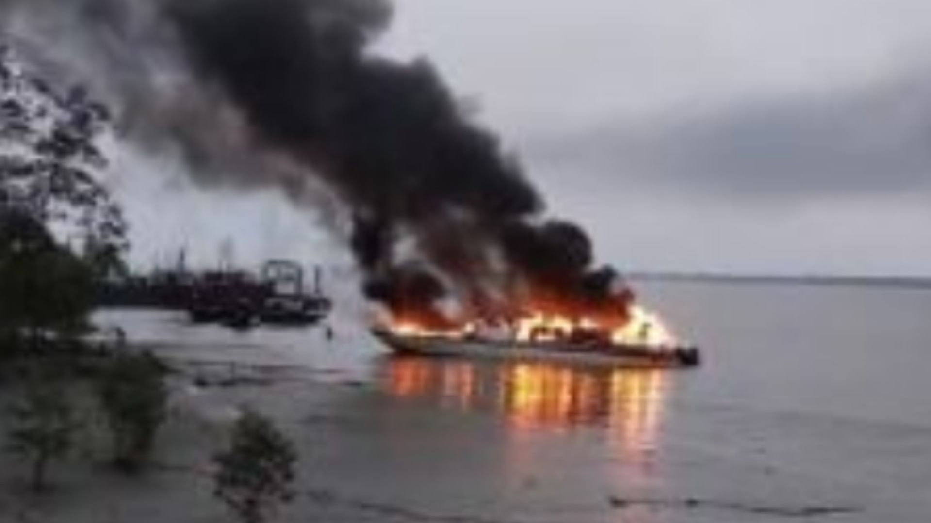 Kapal Pembawa Sayur dari Buton Siak Terbakar di Meranti, Satu ABK Mengalami Luka Bakar