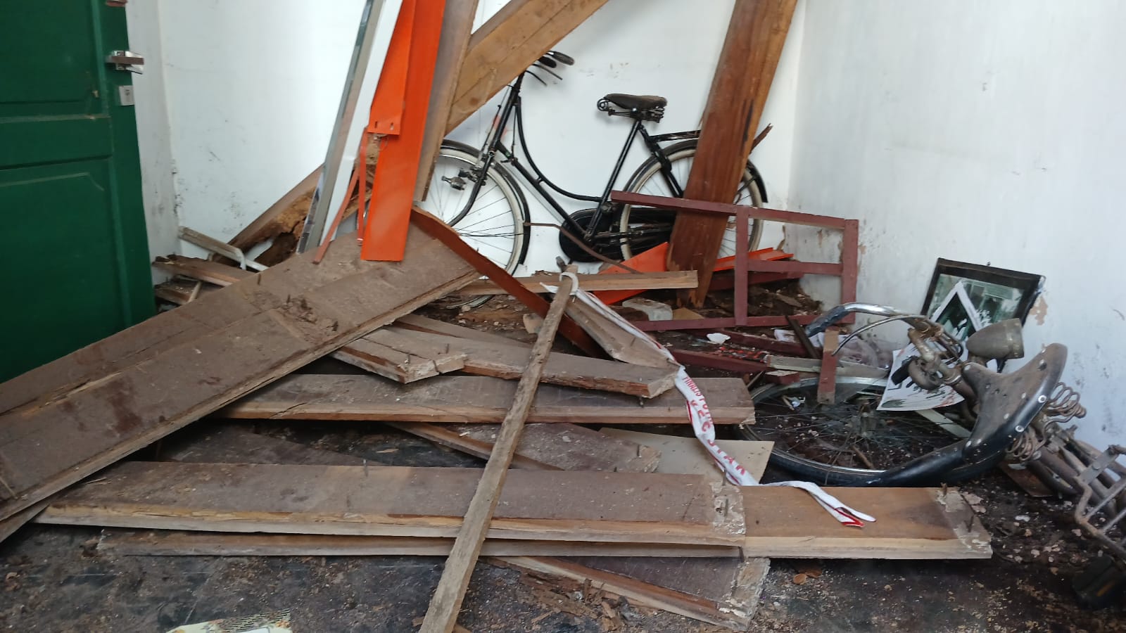 Lantai Dua Tangsi Belanda di Siak Roboh, Anak Anak Luka dan Dilarikan ke RSUD