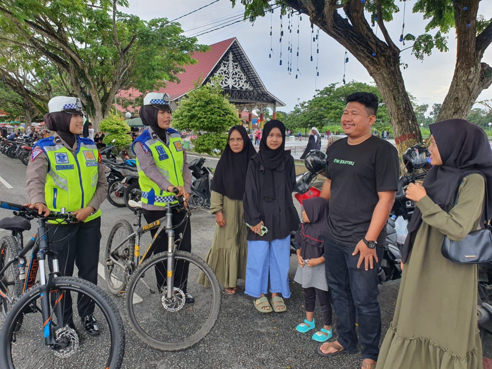 Patroli Sepeda, Satlantas Polres Siak Sampaikan Pesan Pemilu Damai Kepada Masyarakat