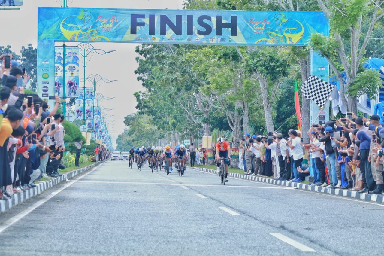 Pebalap Asal Thailand Juarai Etape I pada Iven Tour De Siak 2023