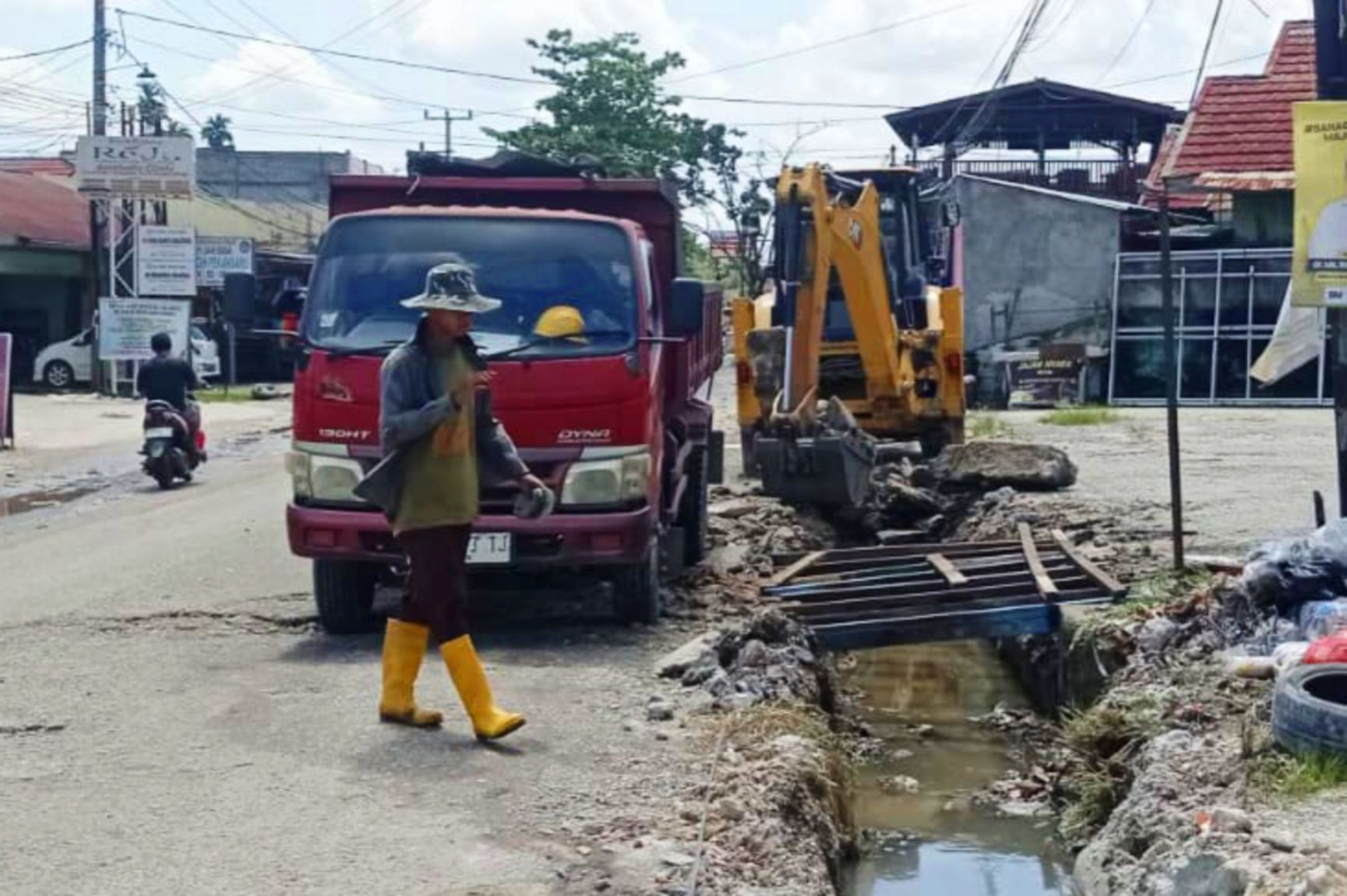 Pemprov Riau Turun Tangan Perbaiki Kerusakan Jalan Cipta Karya