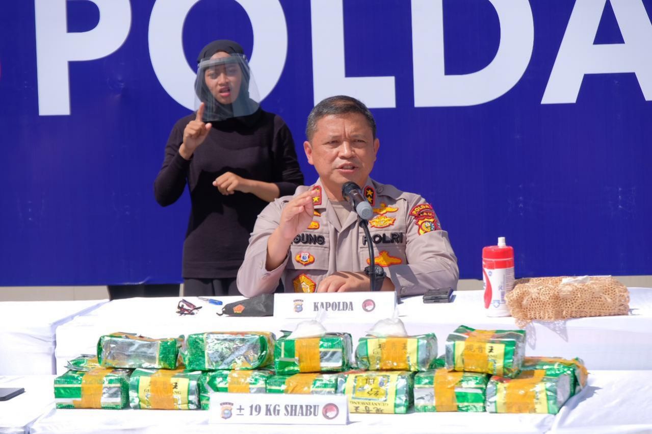 Penyeludupan 19Kg Sabu dan 500 Butir Pil Ekstasi Digagalkan Polda Riau