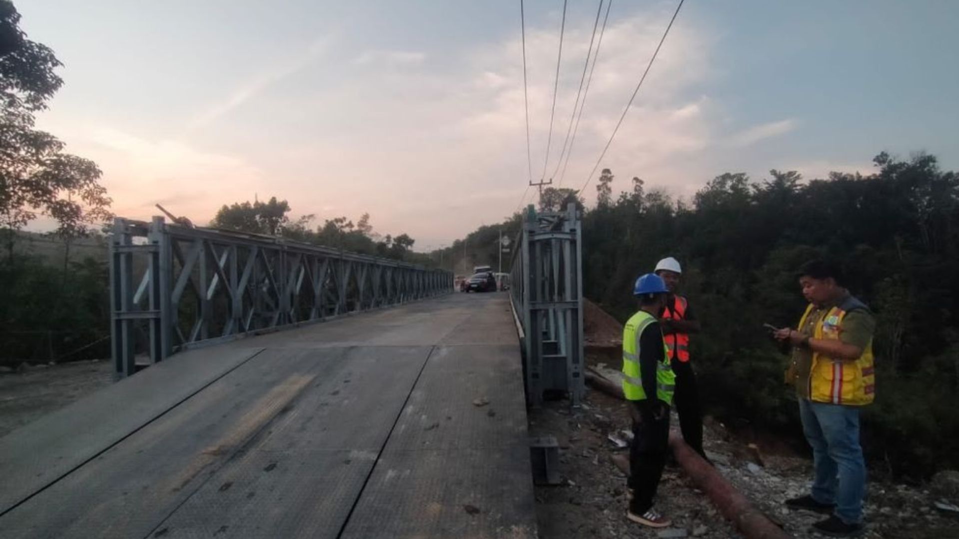 Perbaikan Jalan Longsor Riau Sumbar Ditergetkan Selesai Akhir November