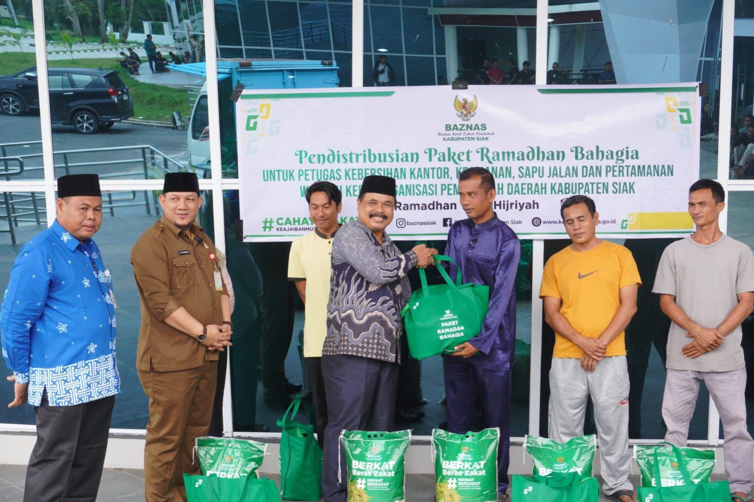THL di 7 OPD Pemkab Siak Dapat Bantuan dari Baznas