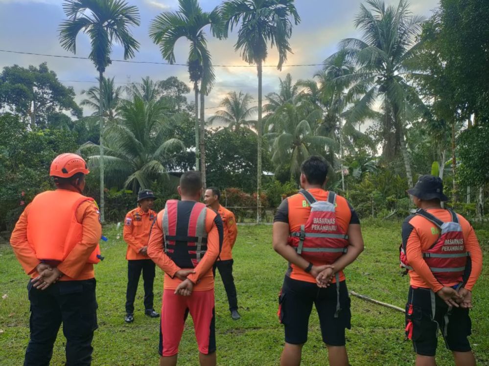  Tim SAR Gabungan Cari Kakek 65 Tahun yang Terpeleset di Jembatan Merah Kampar