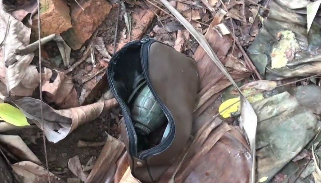 Warga Temukan Tas di Kebun Kosong, Saat Dibuka Isinya Bikin Menggigil